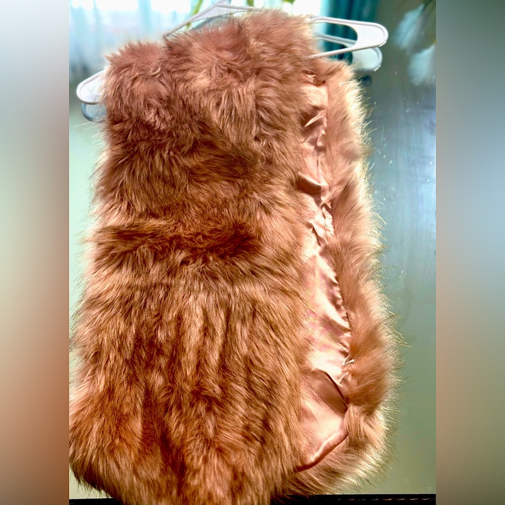Mauve Faux Fur shawl. No size specific, can fit small to large.